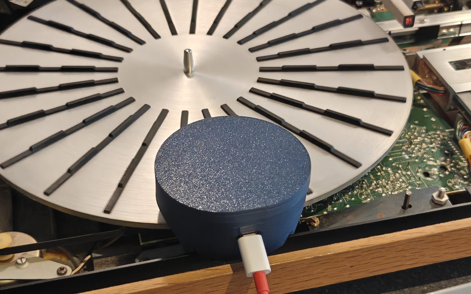 SpinDex RPM logger on the platter of a Bang & Olufsen BeoGram 4000